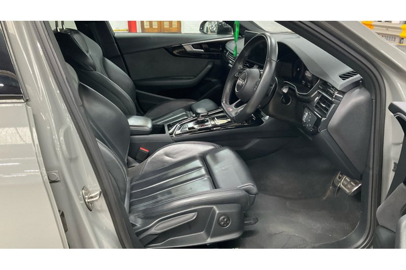 Audi A4 TDI Black Edition - U6187