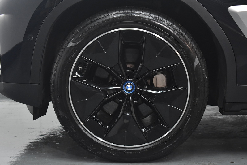 BMW iX3 Premier Edition Pro - U6189