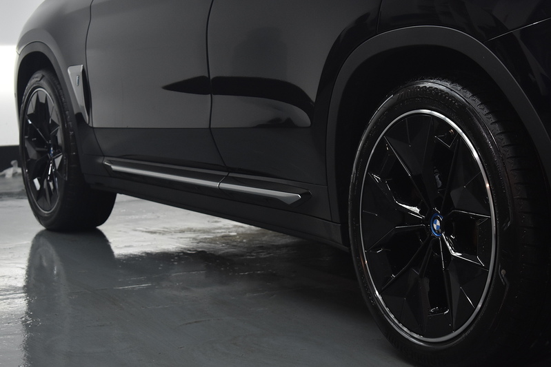 BMW iX3 Premier Edition Pro - U6189