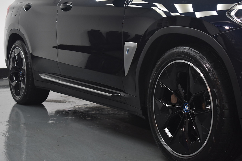 BMW iX3 Premier Edition Pro - U6189
