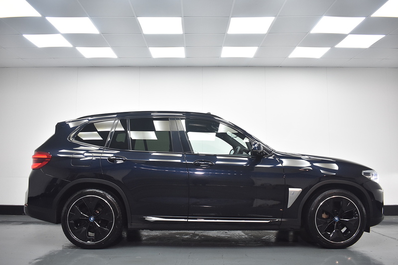 BMW iX3 Premier Edition Pro - U6189
