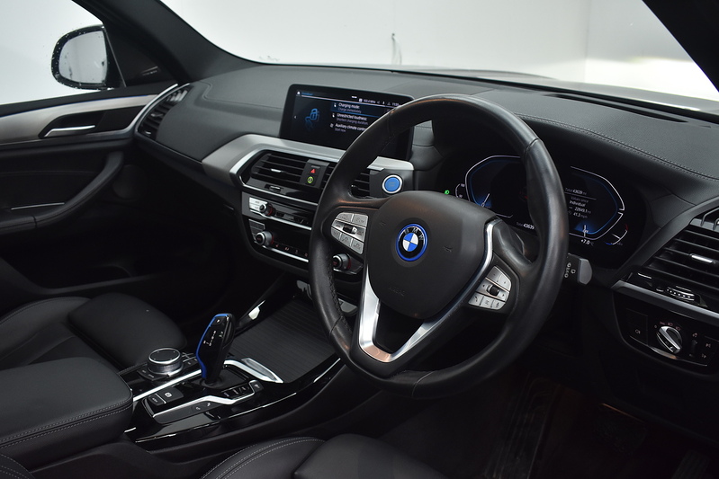 BMW iX3 Premier Edition Pro - U6189