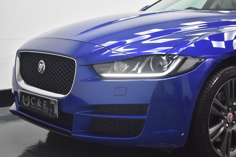 Jaguar XE i Prestige - U6192