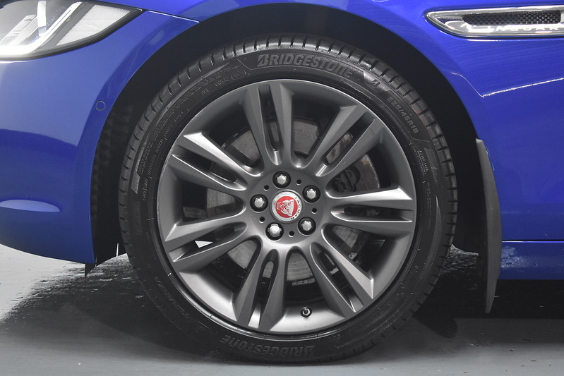 Jaguar XE i Prestige - U6192