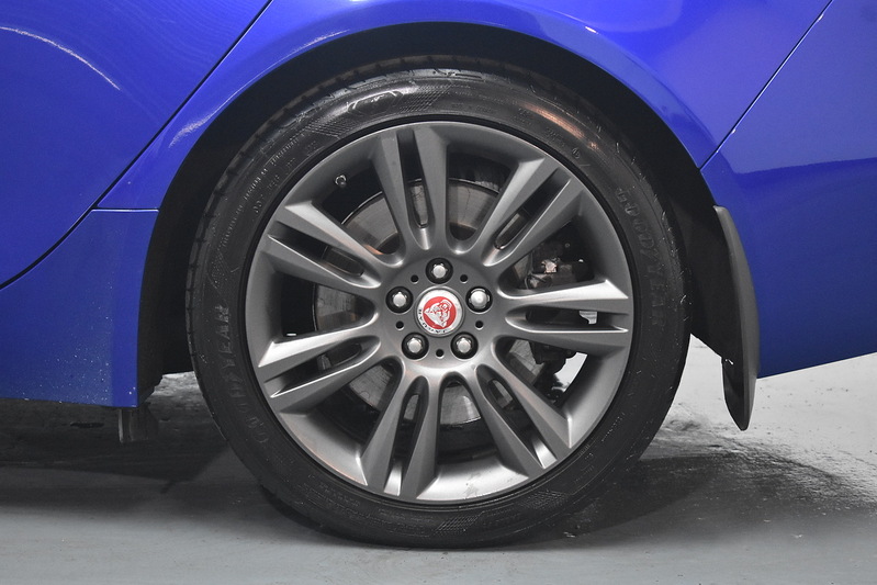 Jaguar XE i Prestige - U6192