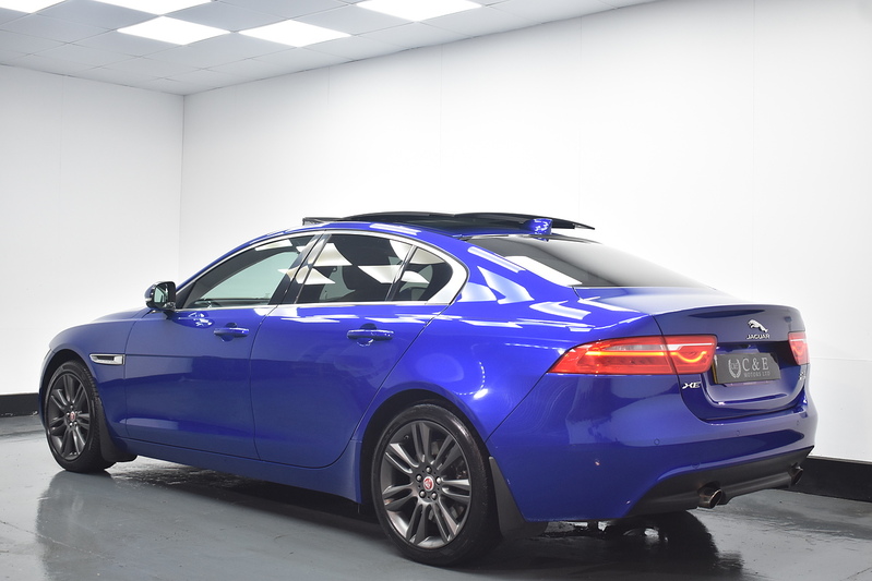 Jaguar XE i Prestige - U6192