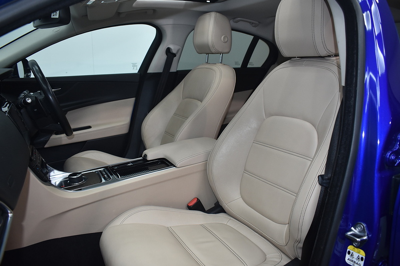 Jaguar XE i Prestige - U6192