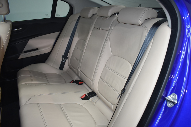 Jaguar XE i Prestige - U6192