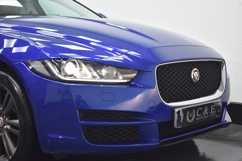 Jaguar XE i Prestige - U6192