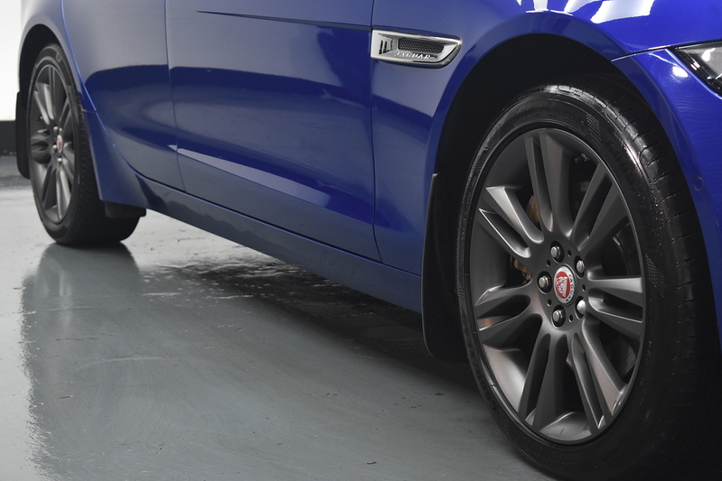 Jaguar XE i Prestige - U6192