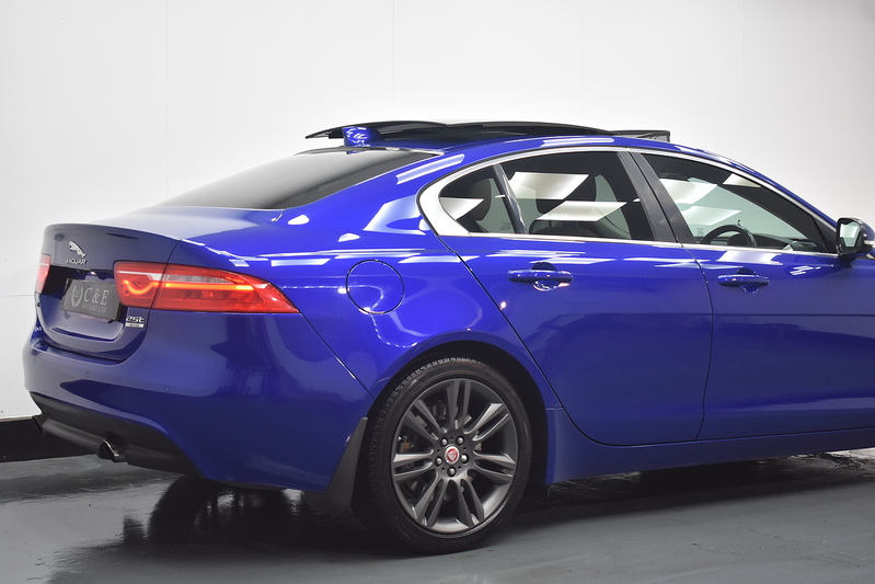 Jaguar XE i Prestige - U6192