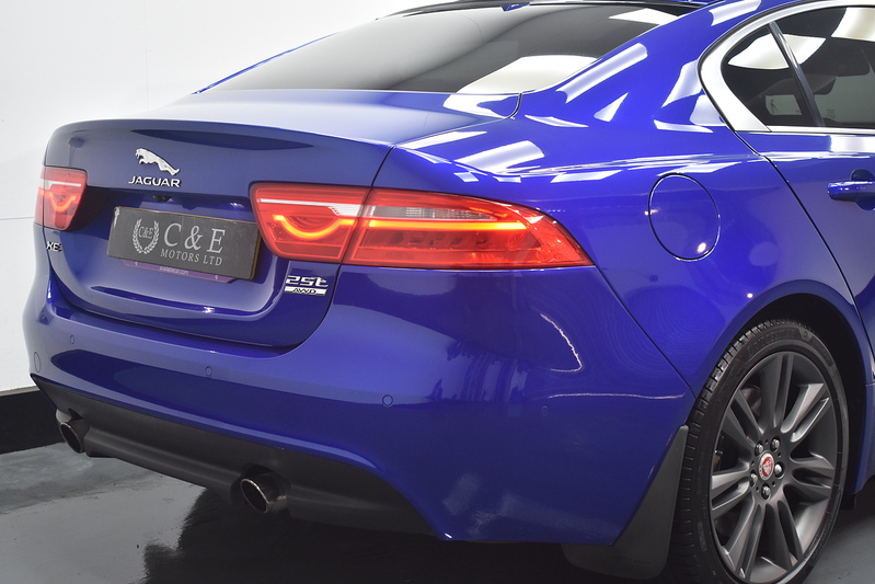 Jaguar XE i Prestige - U6192