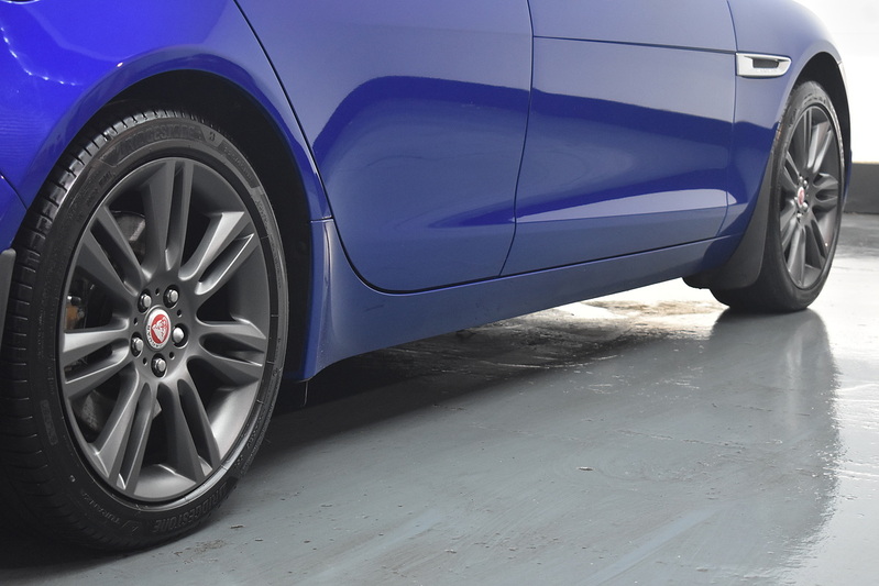 Jaguar XE i Prestige - U6192