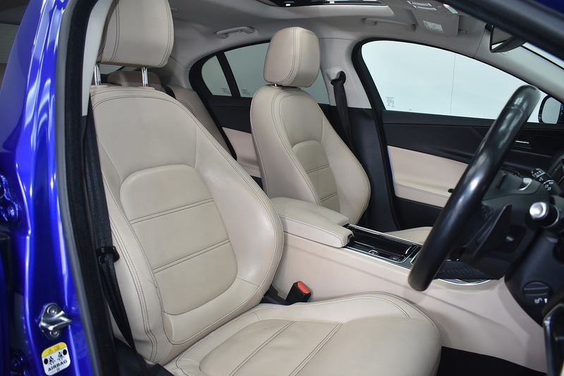 Jaguar XE i Prestige - U6192