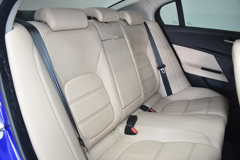 Jaguar XE i Prestige - U6192