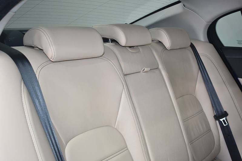 Jaguar XE i Prestige - U6192