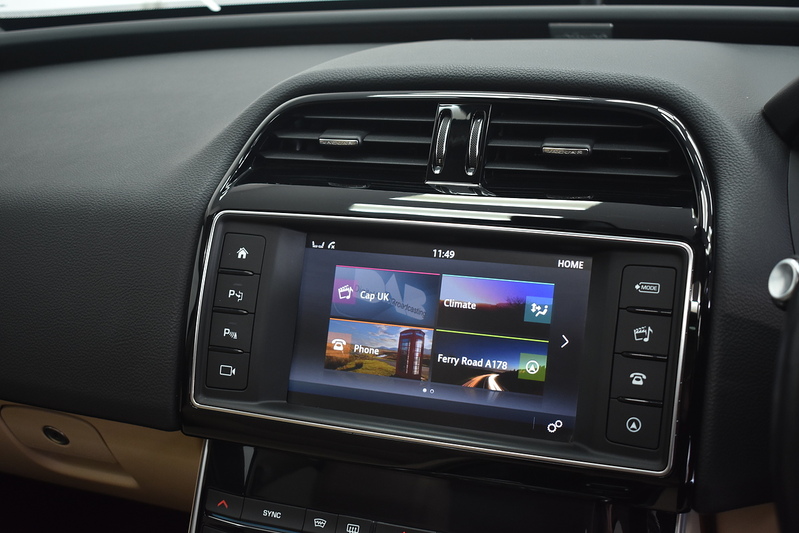 Jaguar XE i Prestige - U6192