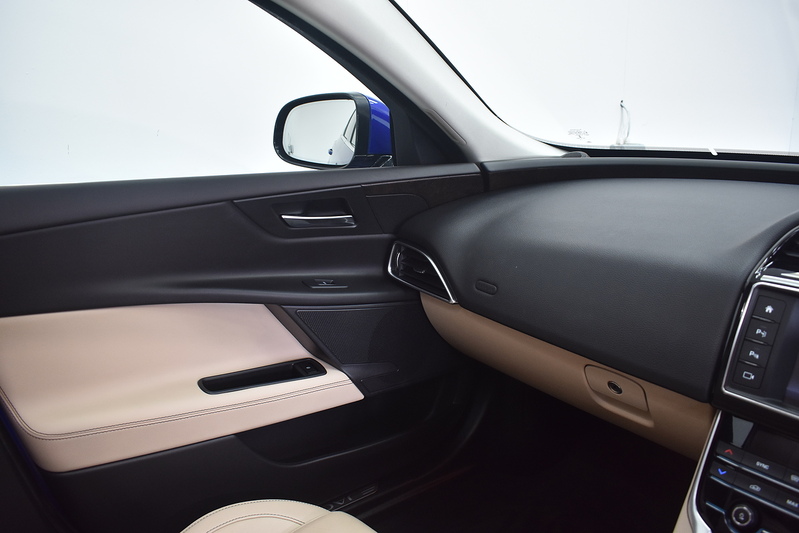 Jaguar XE i Prestige - U6192