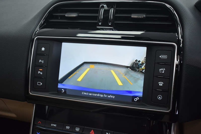 Jaguar XE i Prestige - U6192