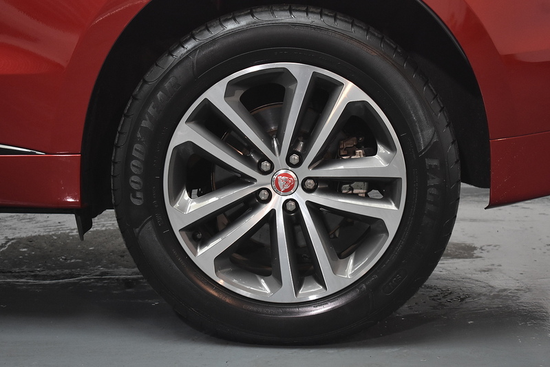 Jaguar F-PACE D200 MHEV R-Dynamic SE - U6194