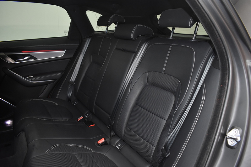 Jaguar F-PACE D200 MHEV R-Dynamic SE - U6194