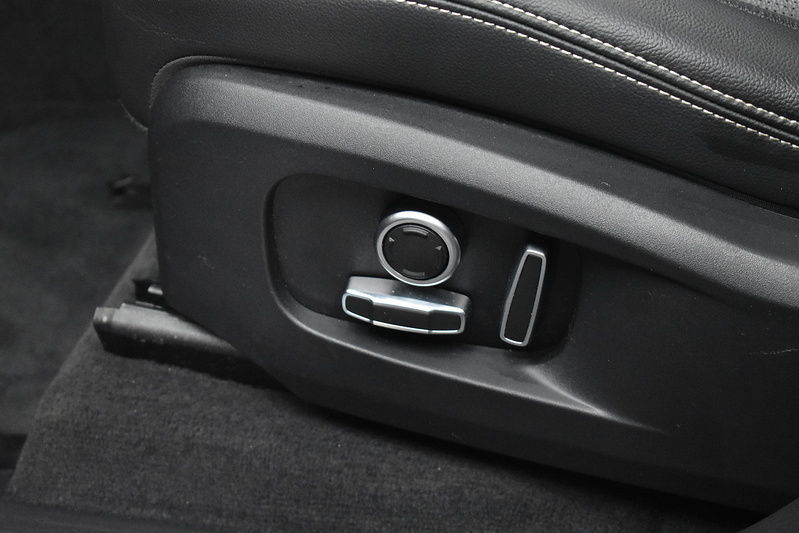 Jaguar F-PACE D200 MHEV R-Dynamic SE - U6194