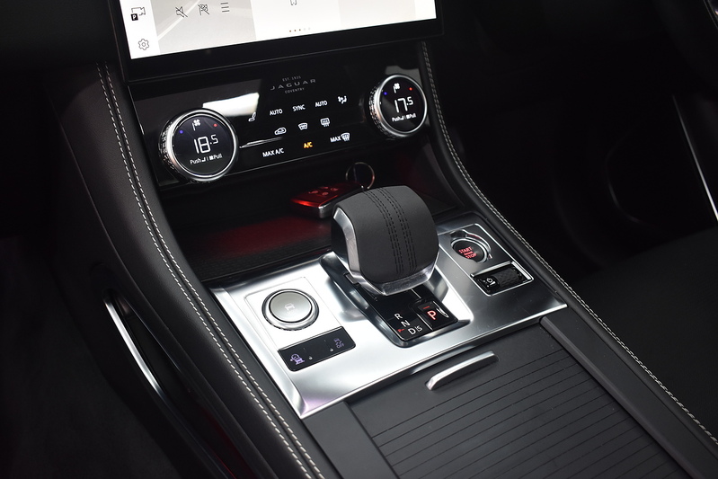 Jaguar F-PACE D200 MHEV R-Dynamic SE - U6194