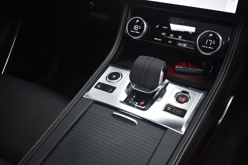 Jaguar F-PACE D200 MHEV R-Dynamic SE - U6194