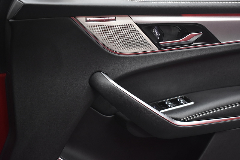 Jaguar F-PACE D200 MHEV R-Dynamic SE - U6194