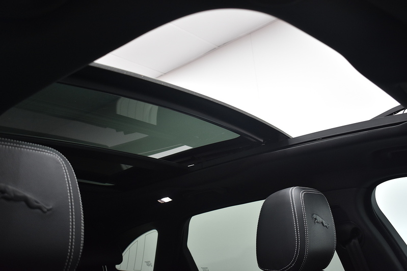 Jaguar F-PACE D200 MHEV R-Dynamic SE - U6194