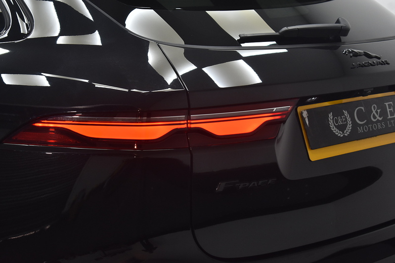 Jaguar F-PACE D200 MHEV R-Dynamic SE - U6198