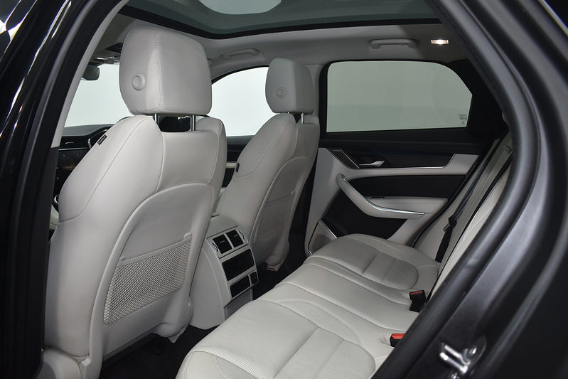 Jaguar F-PACE D200 MHEV R-Dynamic SE - U6198