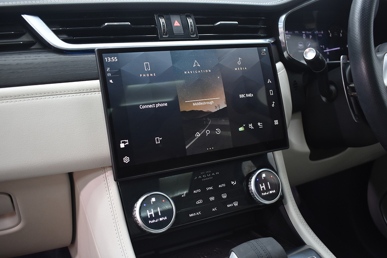 Jaguar F-PACE D200 MHEV R-Dynamic SE - U6198