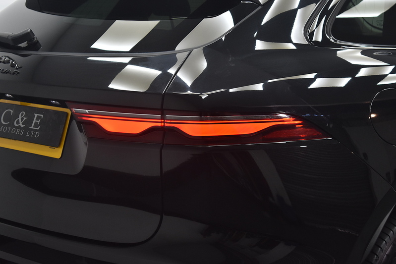 Jaguar F-PACE D200 MHEV R-Dynamic SE - U6198