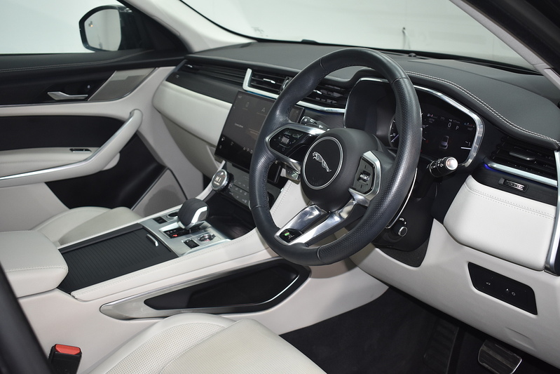 Jaguar F-PACE D200 MHEV R-Dynamic SE - U6198