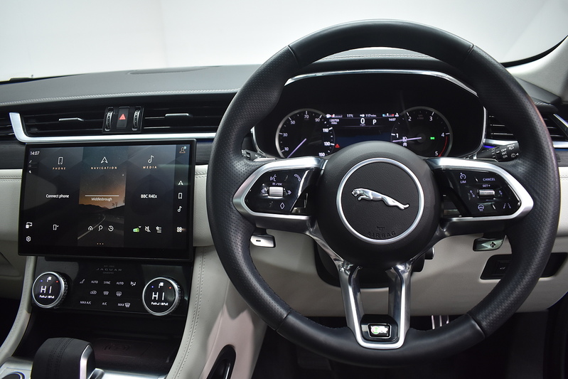 Jaguar F-PACE D200 MHEV R-Dynamic SE - U6198