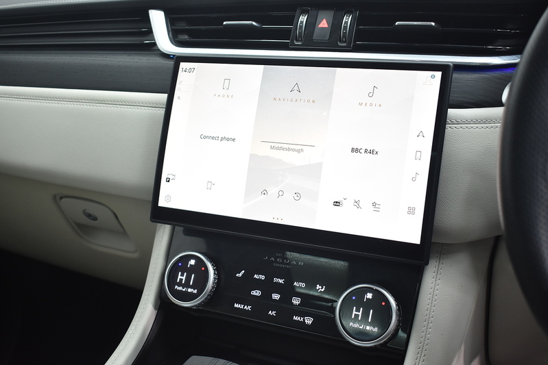 Jaguar F-PACE D200 MHEV R-Dynamic SE - U6198