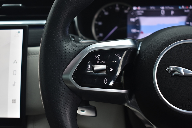 Jaguar F-PACE D200 MHEV R-Dynamic SE - U6198
