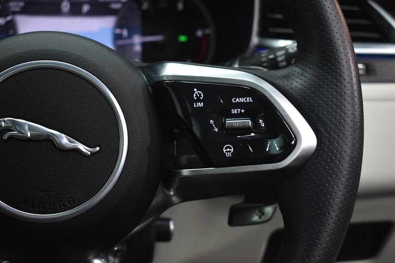 Jaguar F-PACE D200 MHEV R-Dynamic SE - U6198