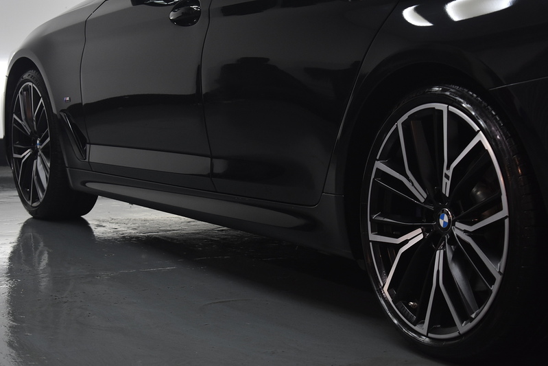 BMW 5 Series 520d MHT M Sport - U6225
