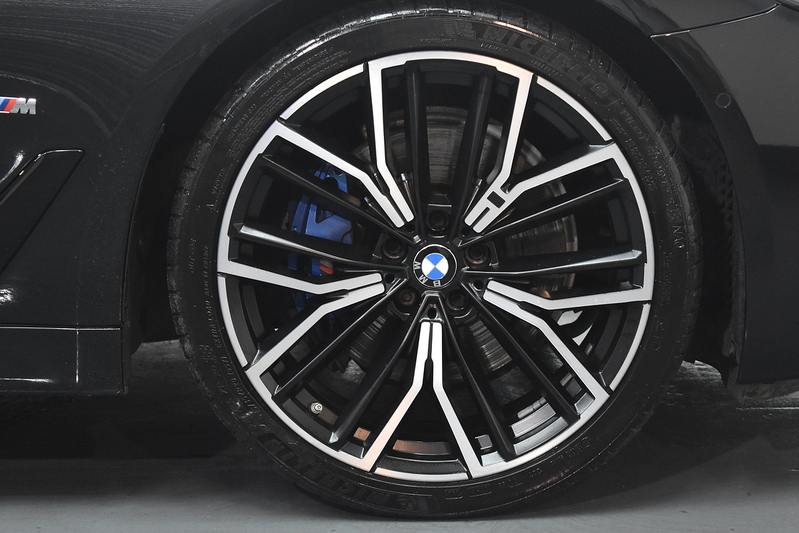 BMW 5 Series 520d MHT M Sport - U6225