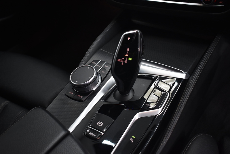 BMW 5 Series 520d MHT M Sport - U6225
