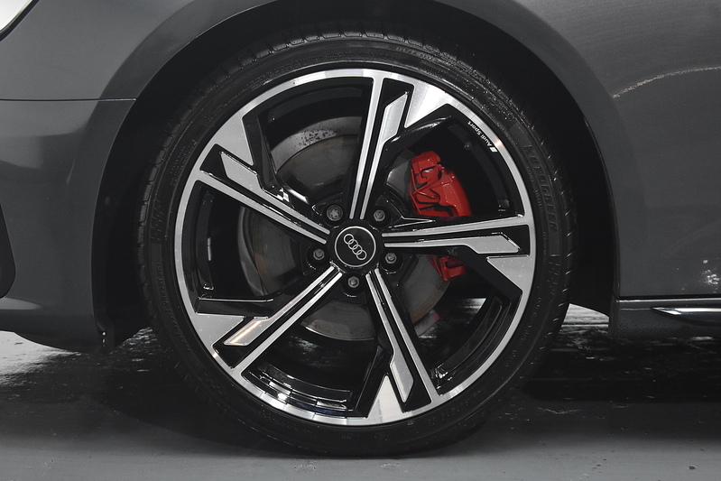 Audi A4 Avant TFSI Black Edition - U6238