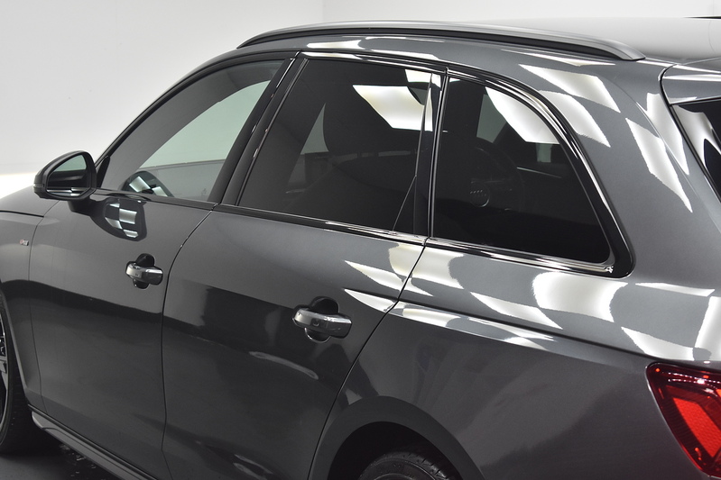 Audi A4 Avant TFSI Black Edition - U6238