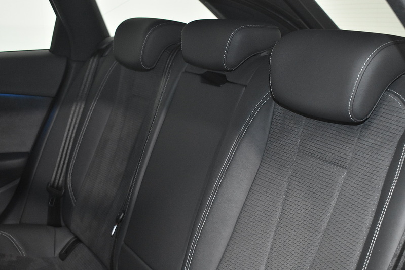 Audi A4 Avant TFSI Black Edition - U6238