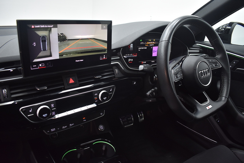 Audi A4 Avant TFSI Black Edition - U6238
