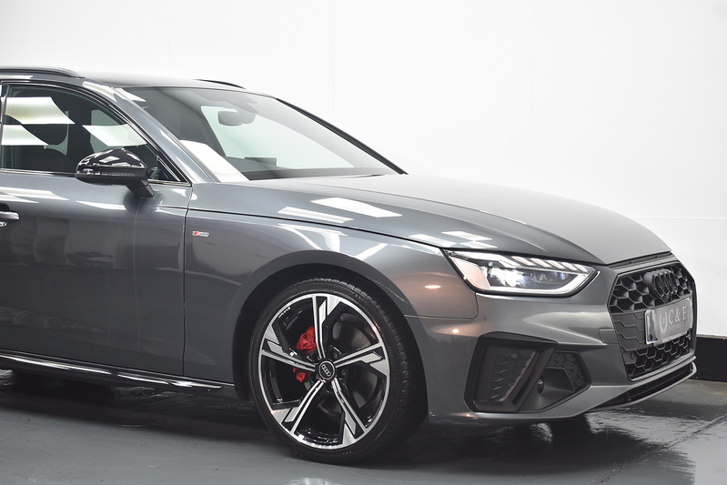 Audi A4 Avant TFSI Black Edition - U6238