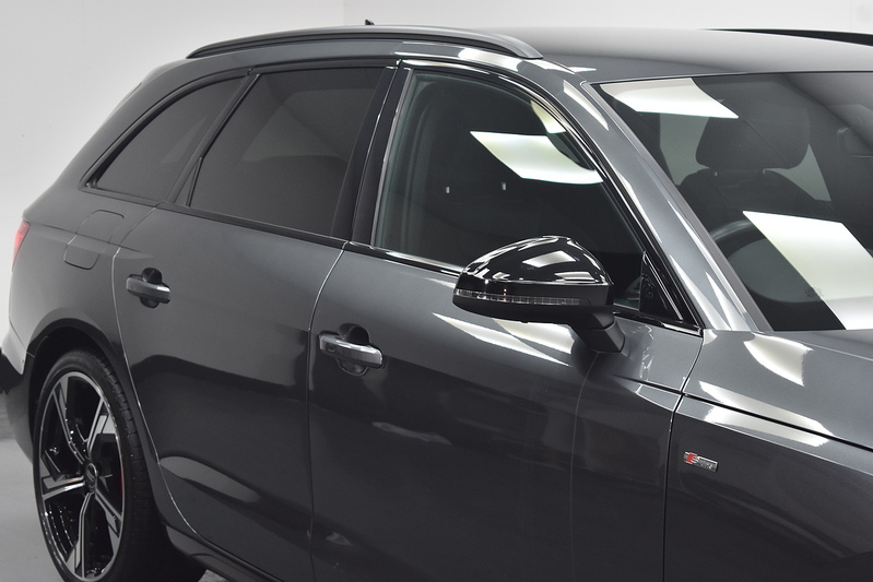 Audi A4 Avant TFSI Black Edition - U6238