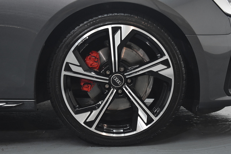 Audi A4 Avant TFSI Black Edition - U6238