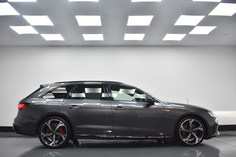 Audi A4 Avant TFSI Black Edition - U6238